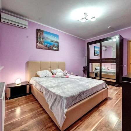 Modern Apartment Near Park Kyiv Exterior foto