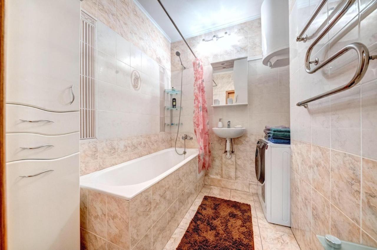 Modern Apartment Near Park Kyiv Exterior foto