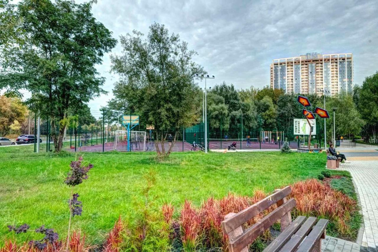 Modern Apartment Near Park Kyiv Exterior foto