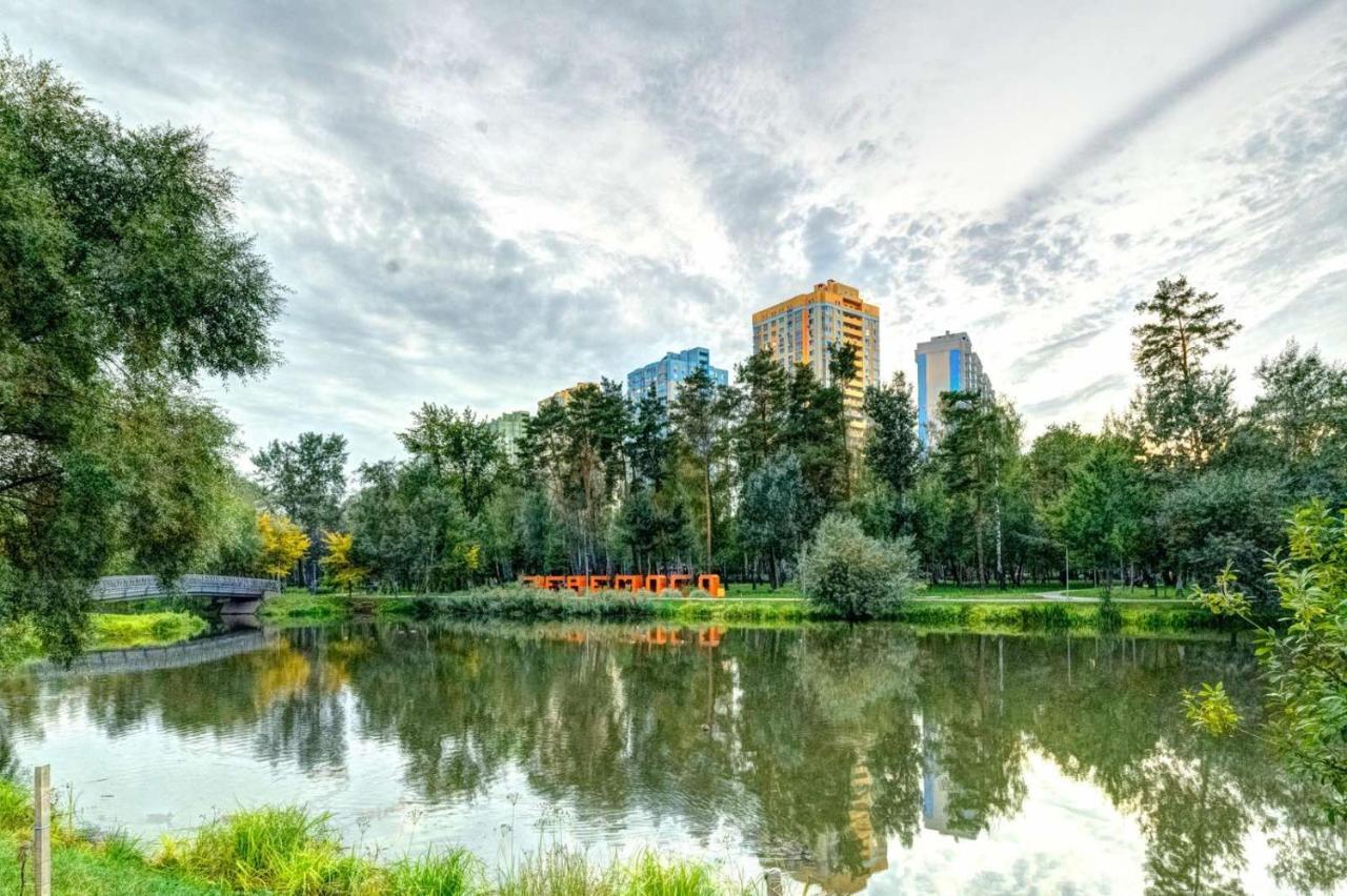 Modern Apartment Near Park Kyiv Exterior foto